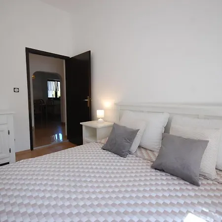 Apartment Margareta By El-pi Tours