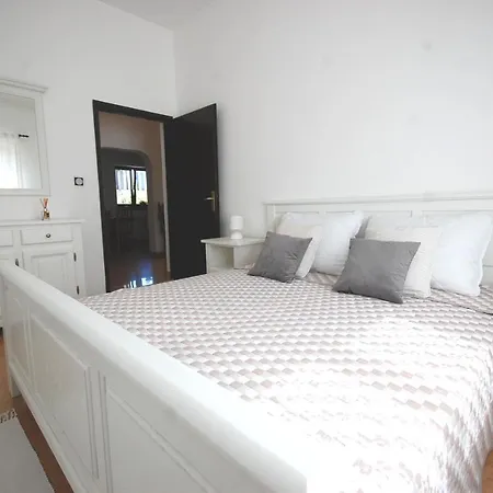 Apartment Margareta By El-pi Tours Njivice