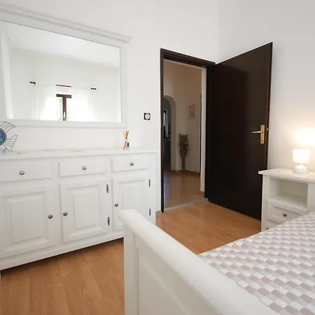 Apartment Margareta By El-pi Tours *