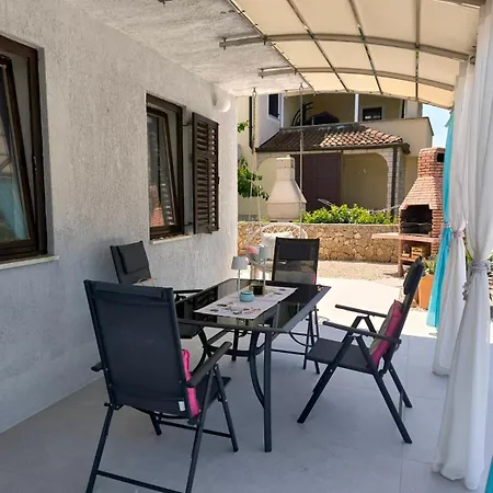 Margareta By El-pi Tours * Njivice