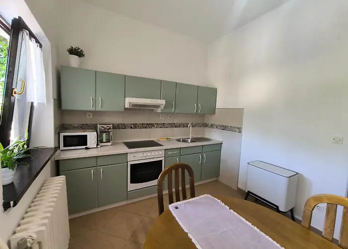 Margareta By El-pi Tours * Njivice