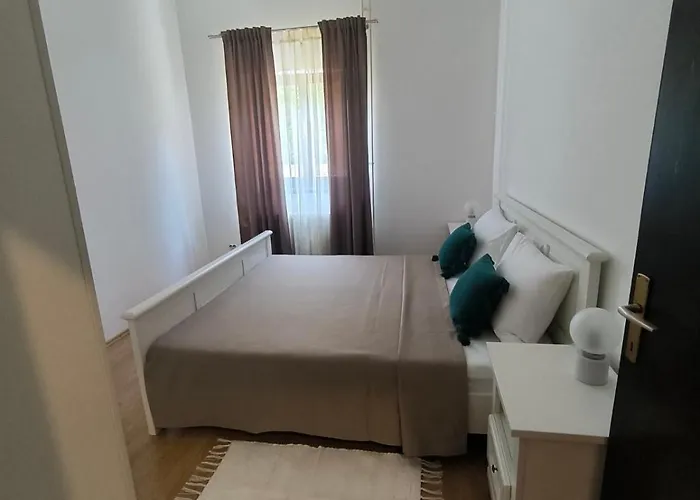 Margareta By El-pi Tours