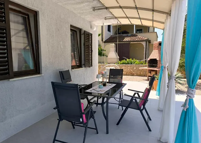 Margareta By El-pi Tours * Njivice