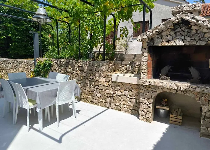 Margareta By El-pi Tours *