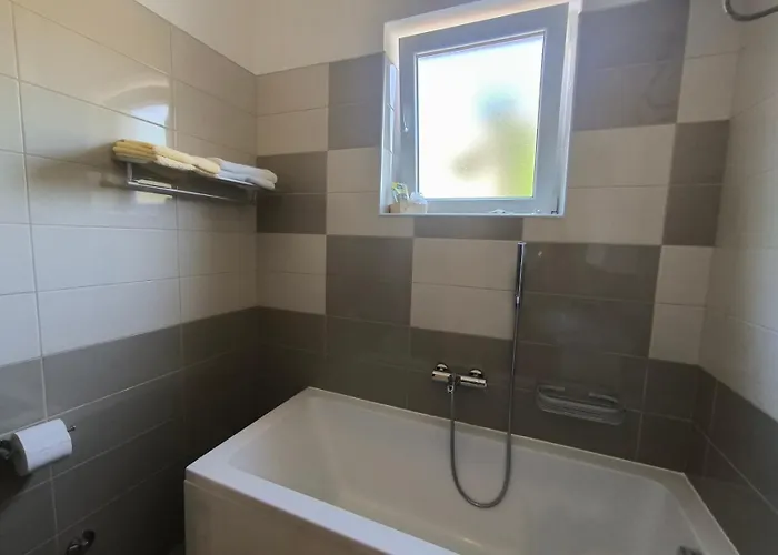 Margareta By El-pi Tours * Njivice