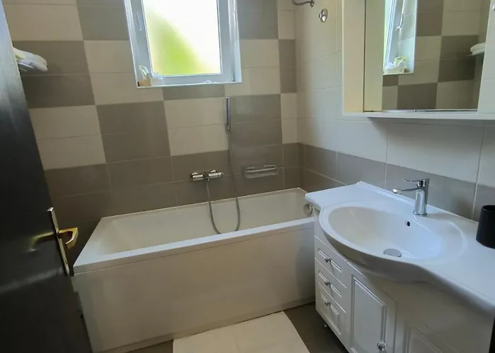 Margareta By El-pi Tours